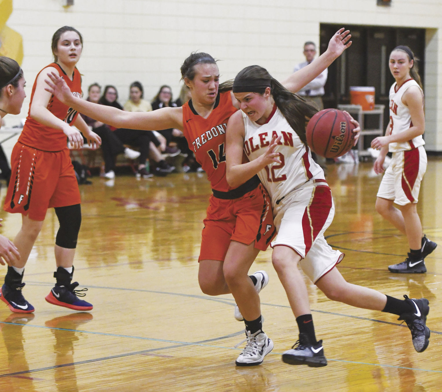 Sophomore ties greatest scoring game in school history